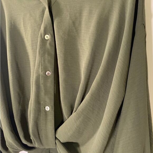 Gilli Small Olive Green‎ Top - Picture 2 of 4